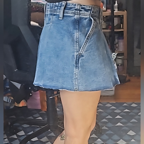 Denim by PINK Pleated Mini Skirt NEW MSRP $50 Bright Wash Denim Size SMALL - Picture 3 of 14